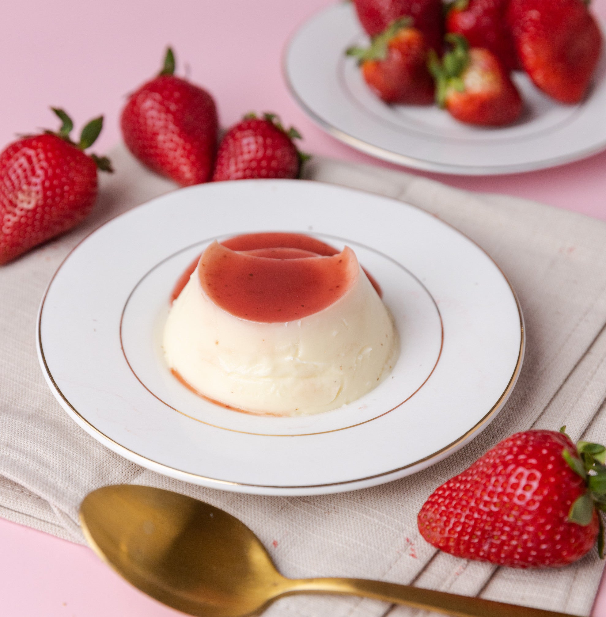 STRAWBERRY PANNA COTTA